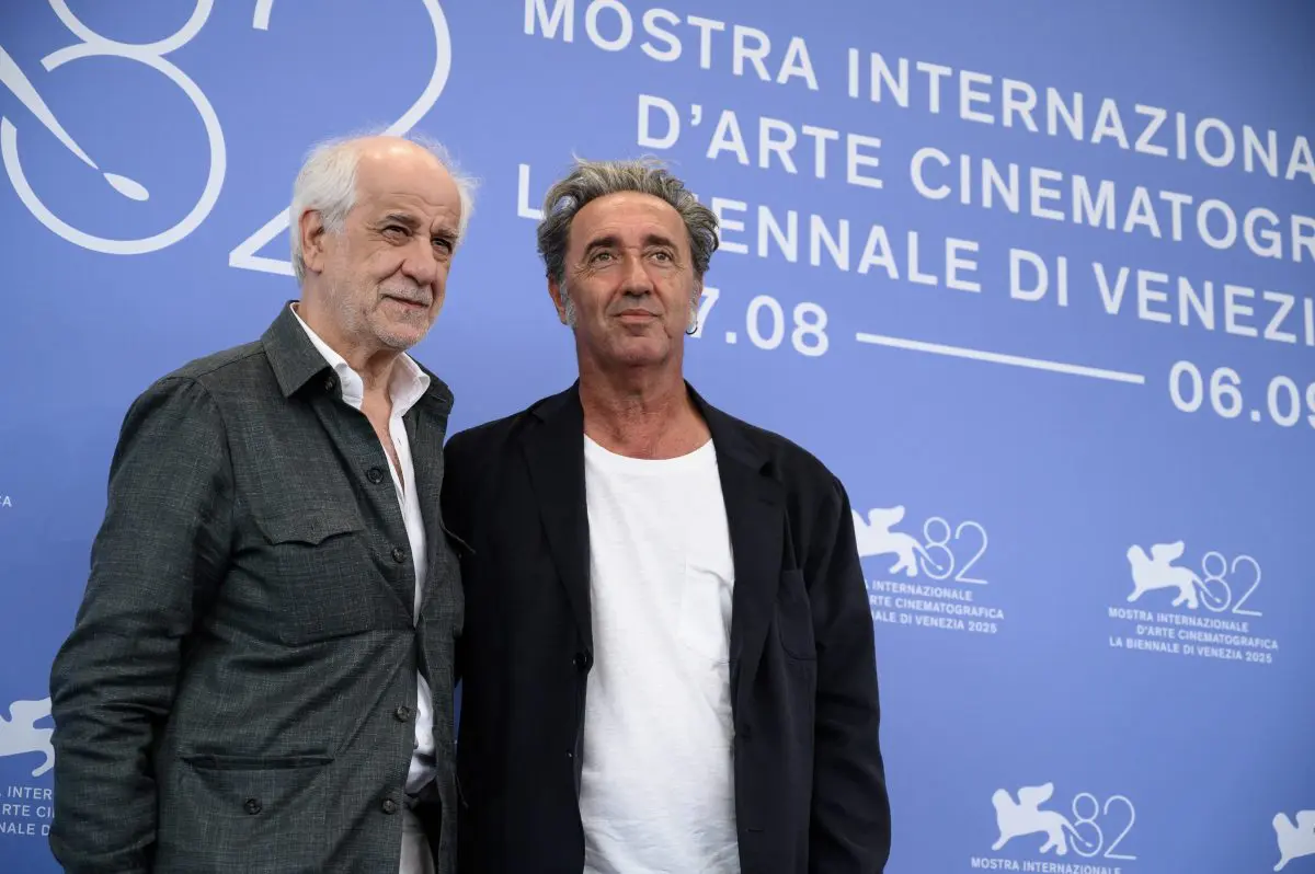 103626 Photocall La Grazia Toni Servillo And Paolo Sorrentino Credits Aleksander Kalka La Biennale Di Venezia Foto Asac 