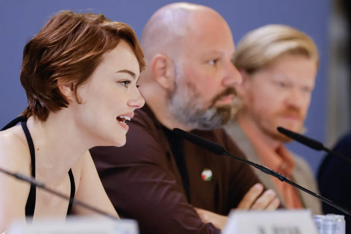 104082 Press Conference Bugonia Emma Stone Yorgos Lanthimos Jesse Plemons Credits Jacopo Salvi La Biennale Di Venezia Foto Asac 2