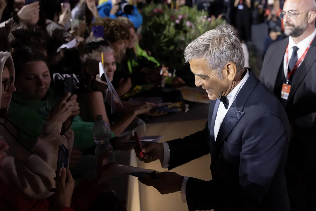 104599 Red Carpet Jay Kelly Actor George Clooney Credits Jacopo Salvi La Biennale Di Venezia Foto Asac 3 