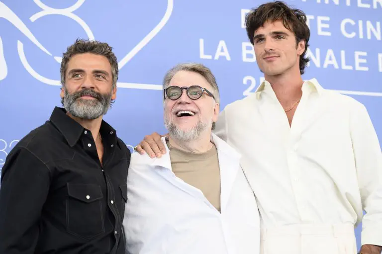 106467 Photocall Frankenstein Oscar Isaac Guillermo Del Toro And Jacob Elordi Credits Aleksander Kalka La Biennale Di Venezia Foto Asac 1