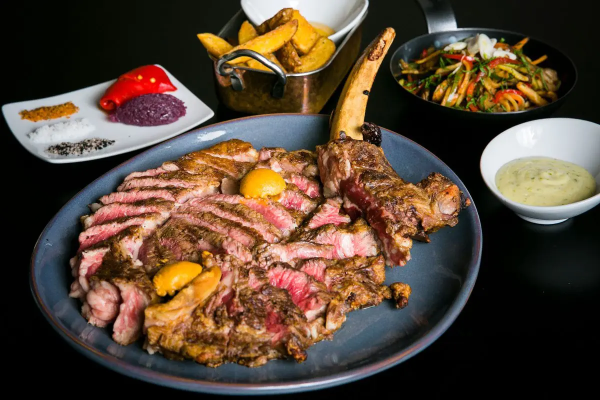 Rib Beef And Wine Tomahawk Ribeye Steak